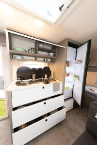 Dethleffs C-GO 495 QSK Küche