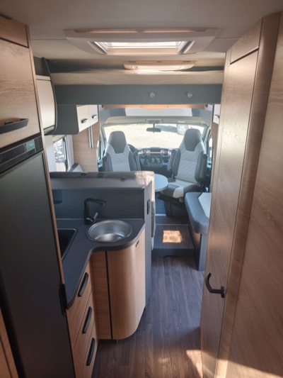 Knaus L!VE WAVE 700 MEG Wohnbereich